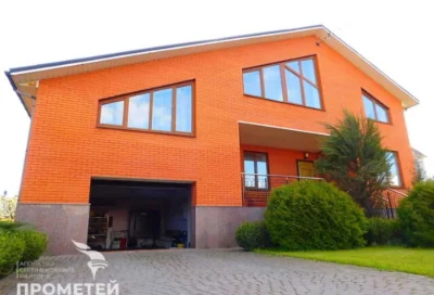 Two-story house for sale. No commission!