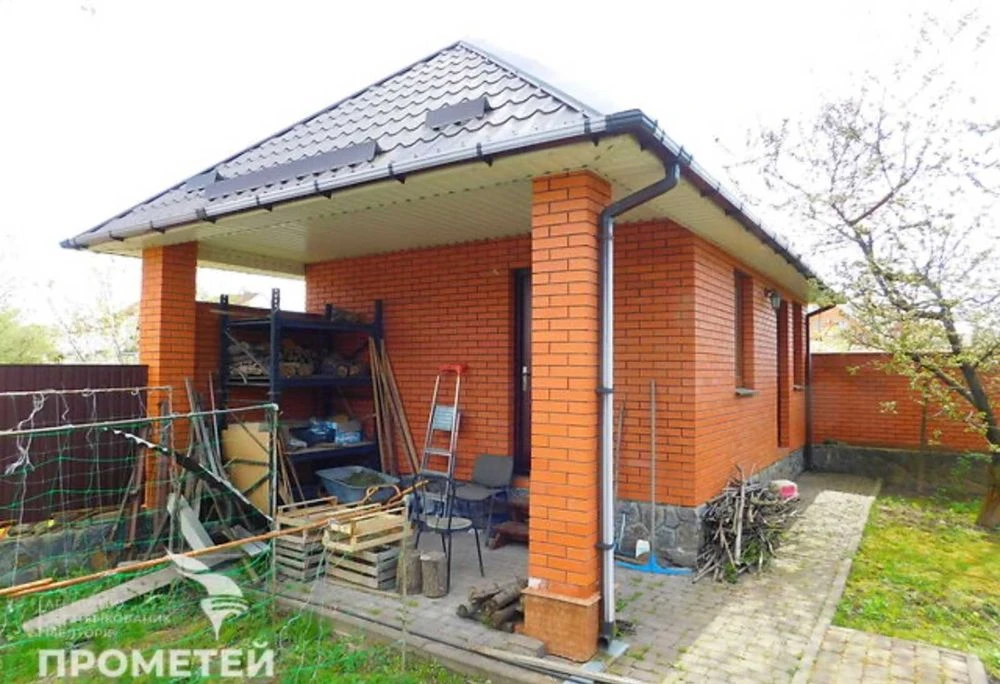 Two-story house for sale. No commission!