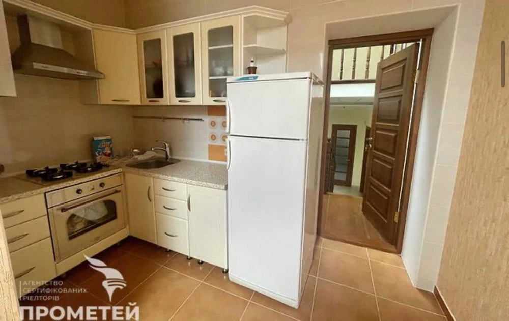 Two-story house for sale. No commission!