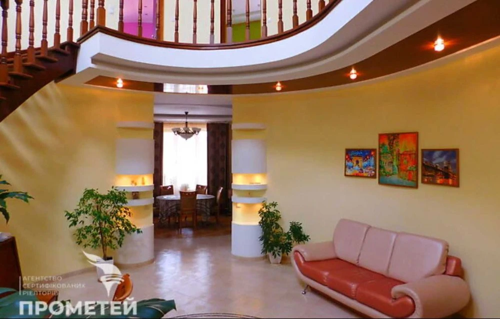Two-story house for sale. No commission!