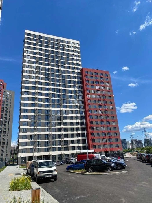 Selling a 1-room apartment in the residential complex Varshavsky-3, a rented house.