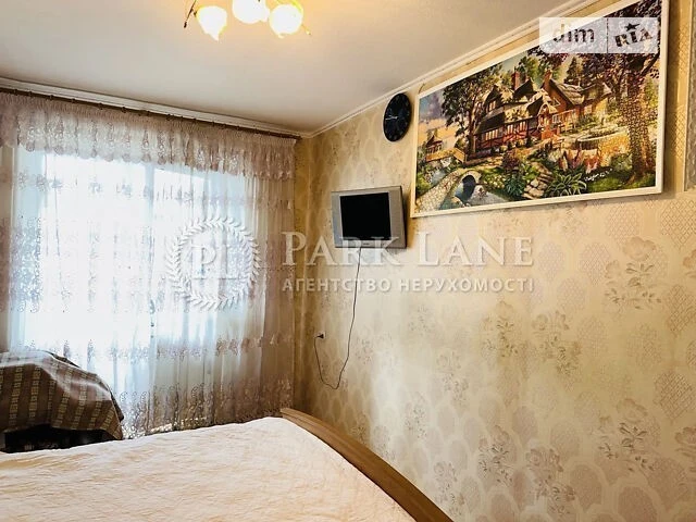 Sale of 4-room apartment 86.5 sq. m. on Velyka Kytaivska 6 st. •