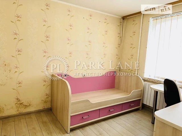 Sale of 4-room apartment 86.5 sq. m. on Velyka Kytaivska 6 st. •
