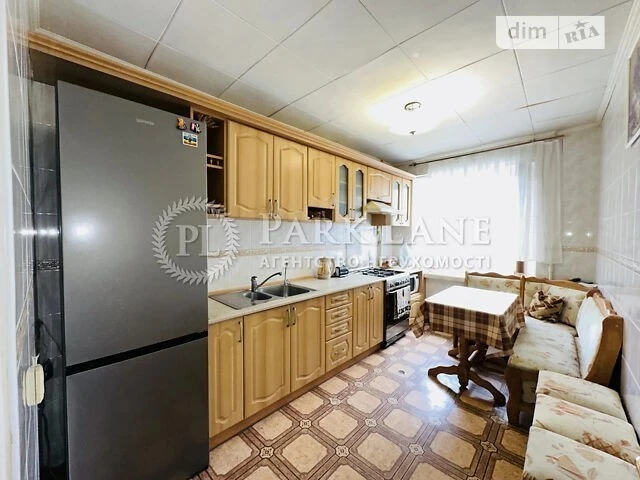 Sale of 4-room apartment 86.5 sq. m. on Velyka Kytaivska 6 st. •