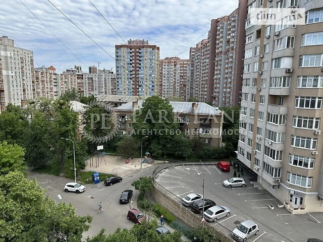 Sale of 4-room apartment 86.5 sq. m. on Velyka Kytaivska 6 st. •