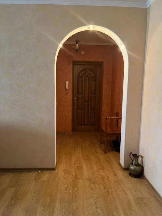 I am selling a 4-room apartment.