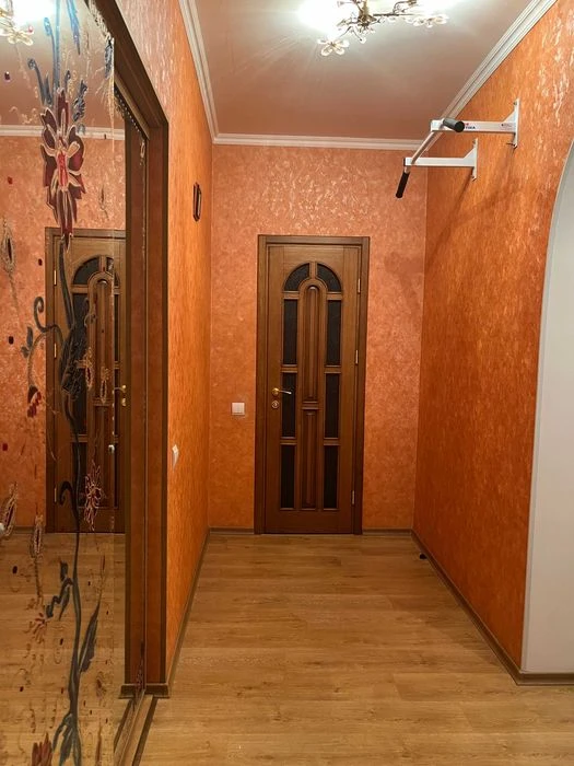 I am selling a 4-room apartment.
