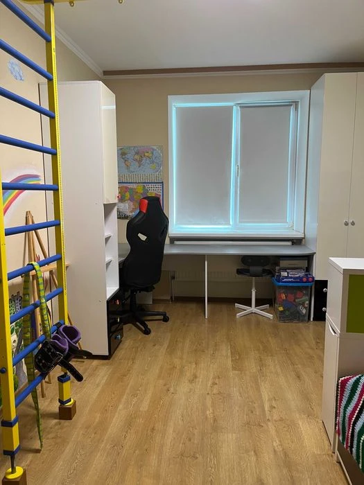 I am selling a 4-room apartment.