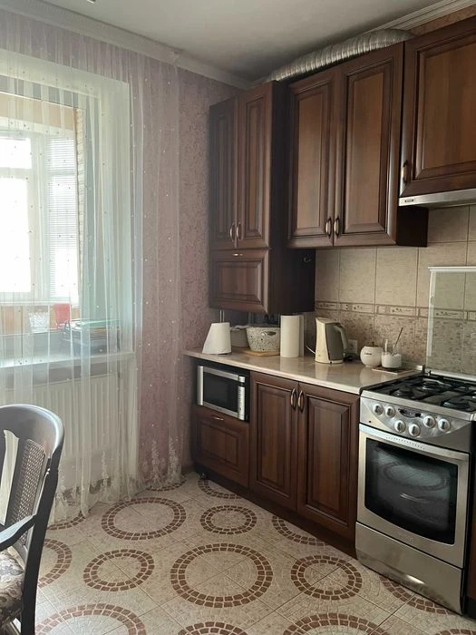 I am selling a 4-room apartment.
