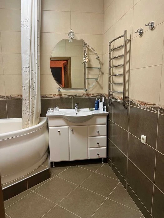 I am selling a 4-room apartment.