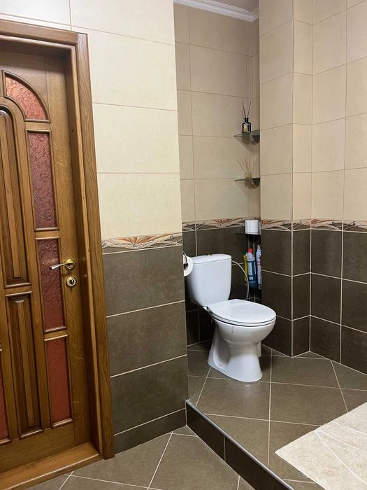 I am selling a 4-room apartment.