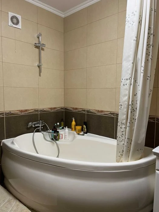 I am selling a 4-room apartment.