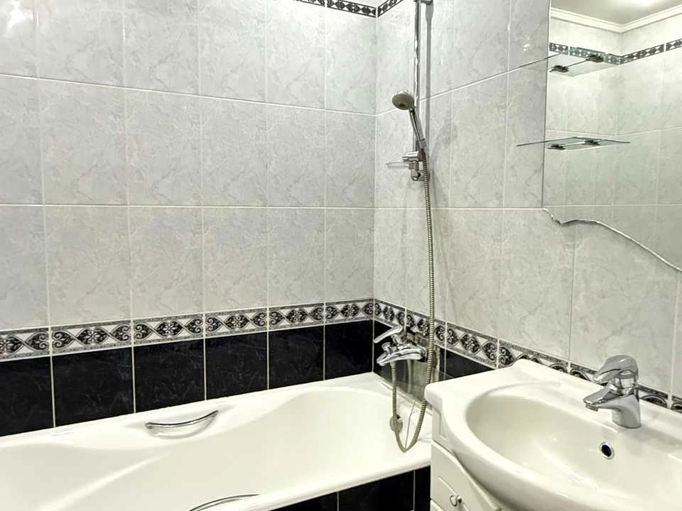 Apartment. Kyiv, Radunska St.