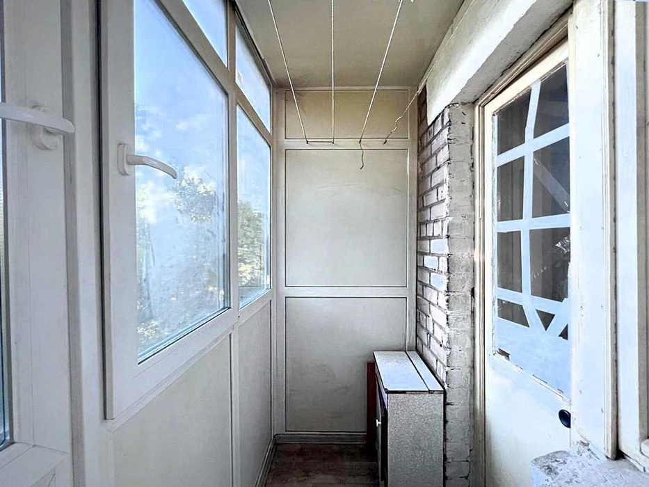 2 rooms in BRICK with COSMETICS middle floor ROBOCHOYA district (71