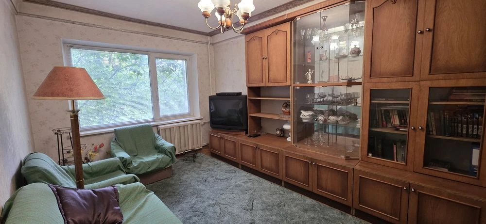 Продажа двухкомнатной квартиры. Ул. Краковская 10.Метро Дарны
