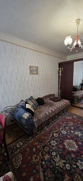 Продажа двухкомнатной квартиры. Ул. Краковская 10.Метро Дарны