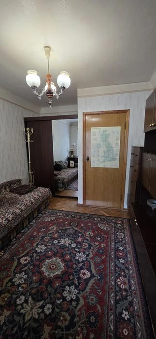 Продажа двухкомнатной квартиры. Ул. Краковская 10.Метро Дарны