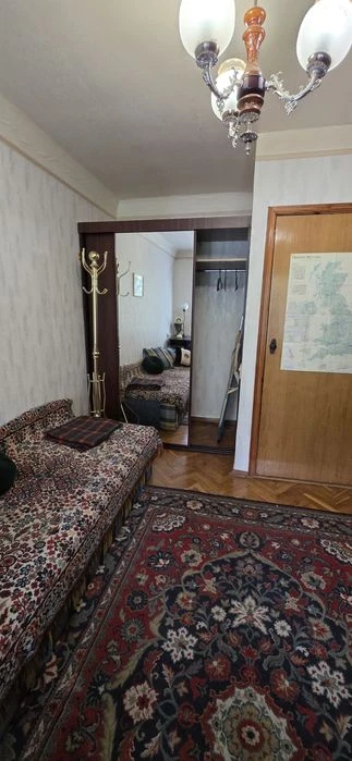 Продажа двухкомнатной квартиры. Ул. Краковская 10.Метро Дарны