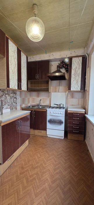 Продажа двухкомнатной квартиры. Ул. Краковская 10.Метро Дарны