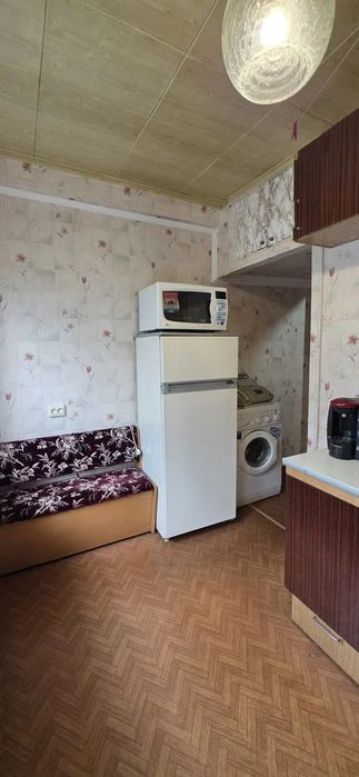 Продажа двухкомнатной квартиры. Ул. Краковская 10.Метро Дарны