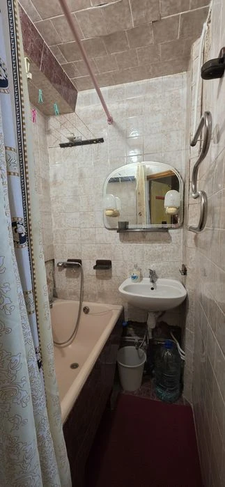 Продажа двухкомнатной квартиры. Ул. Краковская 10.Метро Дарны