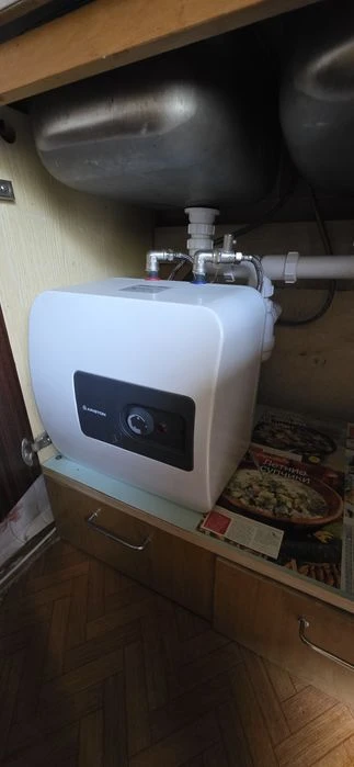 Продажа двухкомнатной квартиры. Ул. Краковская 10.Метро Дарны