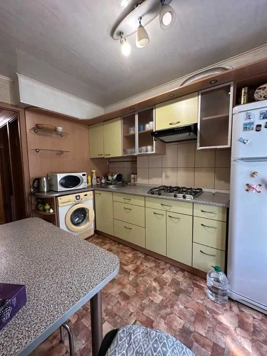 I will sell a spacious 3-room apartment Naberezhnaya Pobedy Aquapark Va