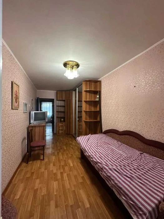 I will sell a spacious 3-room apartment Naberezhnaya Pobedy Aquapark Va