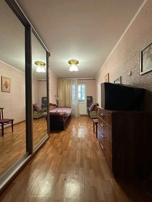 I will sell a spacious 3-room apartment Naberezhnaya Pobedy Aquapark Va