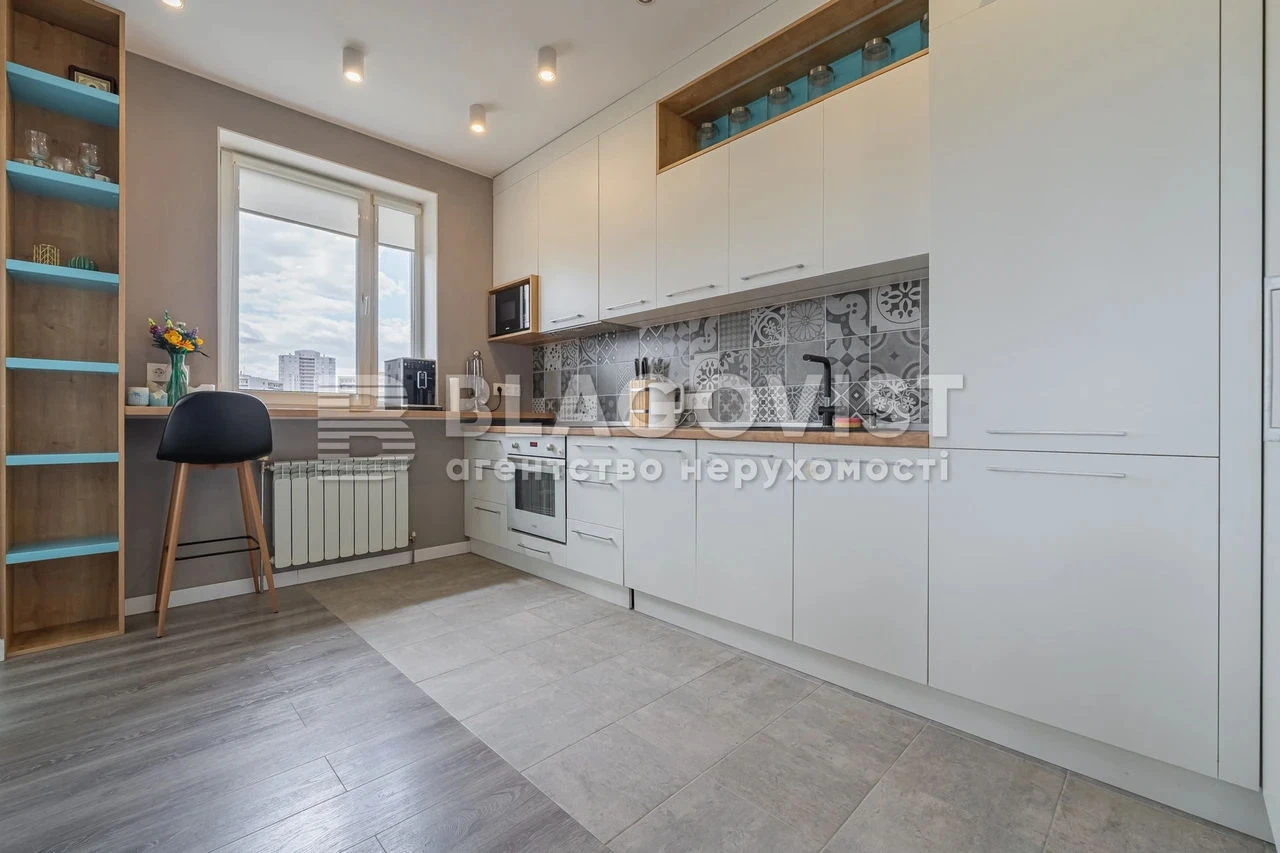 Apartment for sale on Shapovala Generala (Mekhanizatoriv) Street in Kyiv