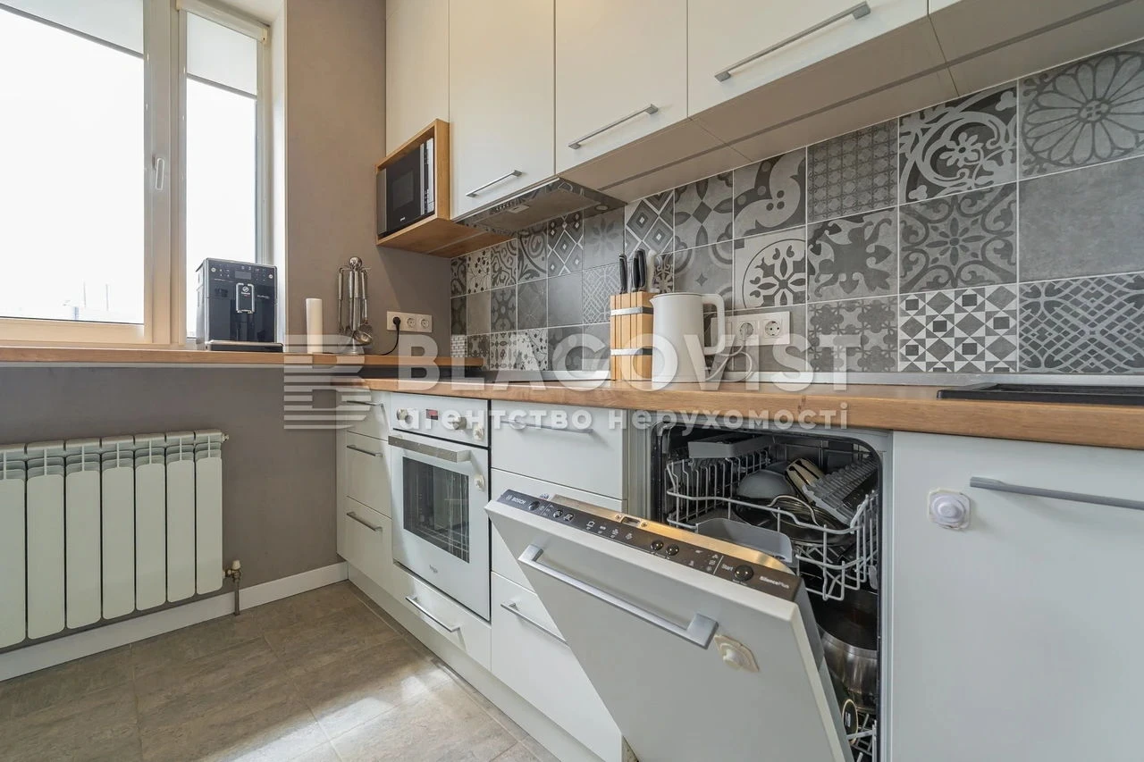 Apartment for sale on Shapovala Generala (Mekhanizatoriv) Street in Kyiv