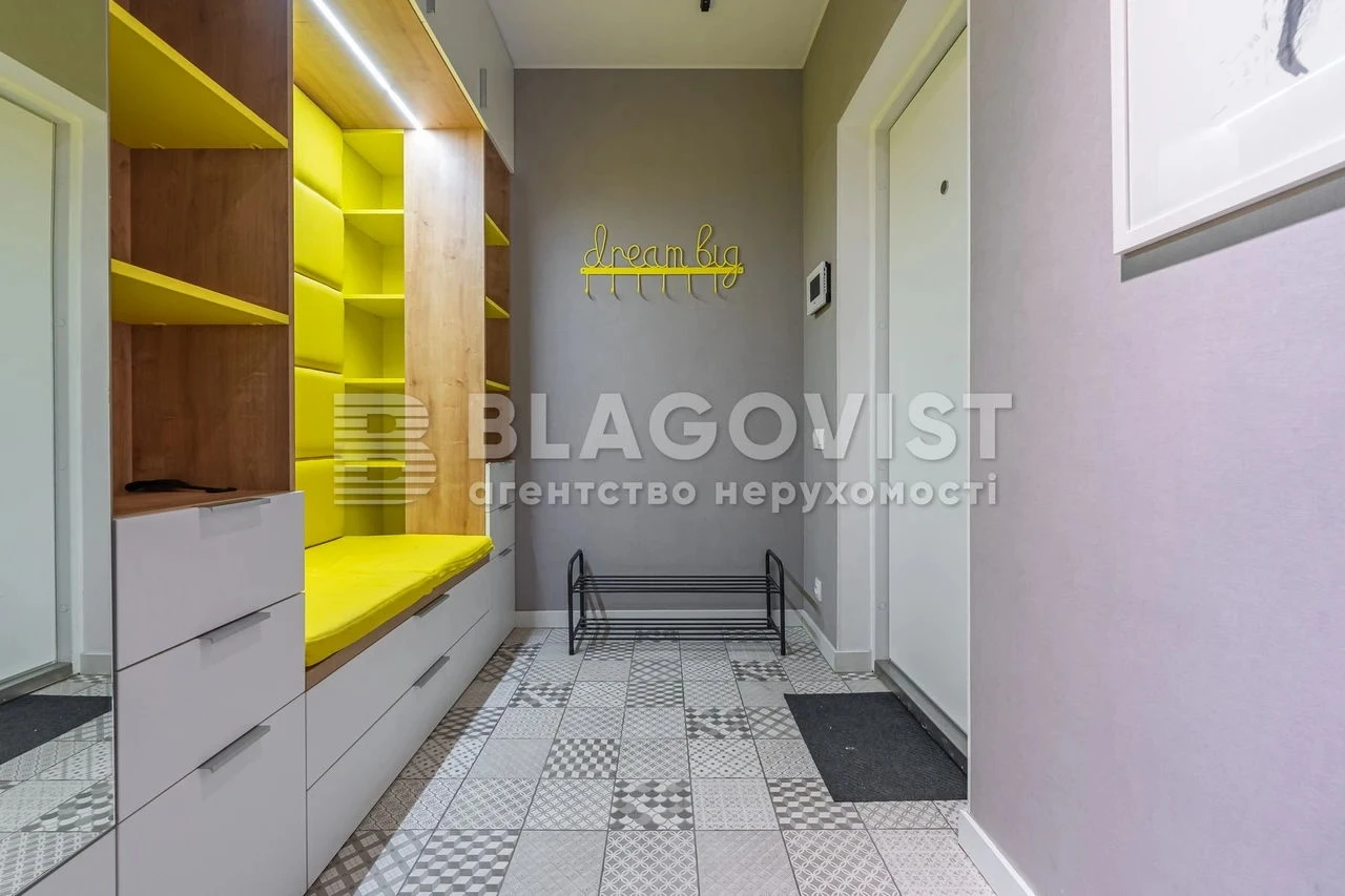 Apartment for sale on Shapovala Generala (Mekhanizatoriv) Street in Kyiv