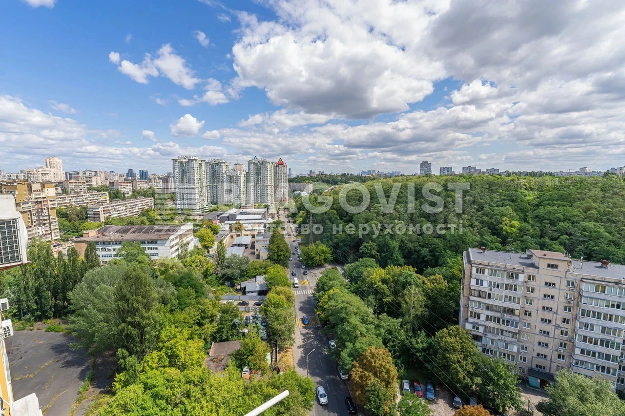 Apartment for sale on Shapovala Generala (Mekhanizatoriv) Street in Kyiv