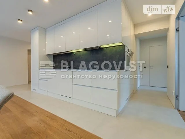 Sale of 4-room apartment 95.6 sq. m. on Pochainynska Street 53/55 • I