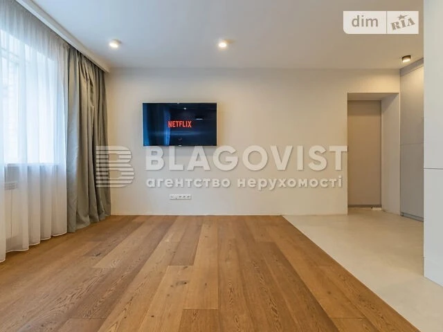 Sale of 4-room apartment 95.6 sq. m. on Pochainynska Street 53/55 • I