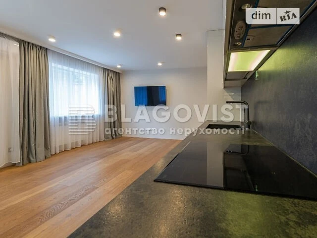 Sale of 4-room apartment 95.6 sq. m. on Pochainynska Street 53/55 • I