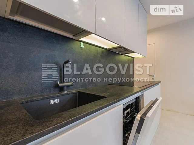 Sale of 4-room apartment 95.6 sq. m. on Pochainynska Street 53/55 • I