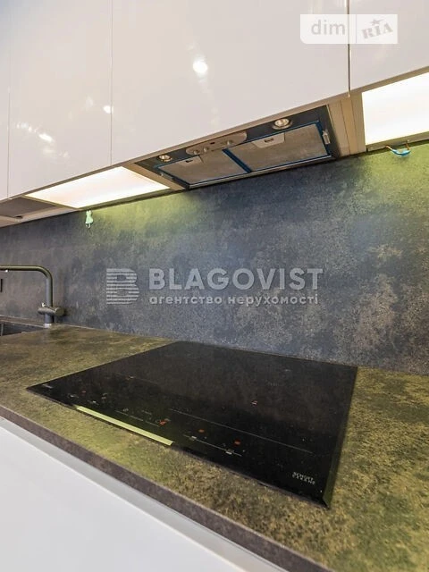 Sale of 4-room apartment 95.6 sq. m. on Pochainynska Street 53/55 • I