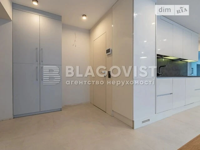 Sale of 4-room apartment 95.6 sq. m. on Pochainynska Street 53/55 • I