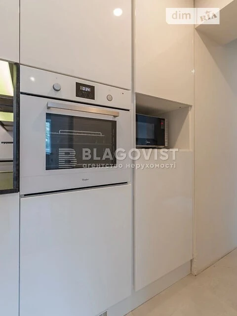 Sale of 4-room apartment 95.6 sq. m. on Pochainynska Street 53/55 • I
