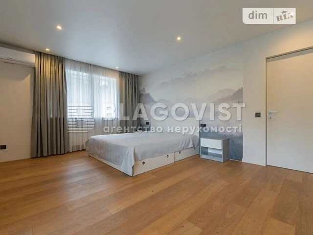 Sale of 4-room apartment 95.6 sq. m. on Pochainynska Street 53/55 • I