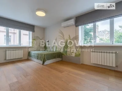 Sale of 4-room apartment 95.6 sq. m. on Pochainynska Street 53/55 • I