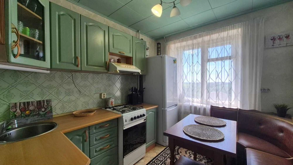 *SALE 2-room apartment in Oleksandrivskyi district, on D street