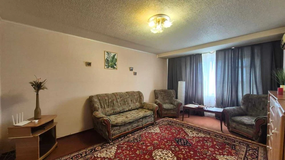 *SALE 2-room apartment in Oleksandrivskyi district, on D street