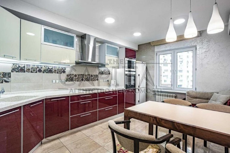 TOP PRICE! SALE OF A THREE-ROOM APARTMENT WITH A COZY REPAIR,