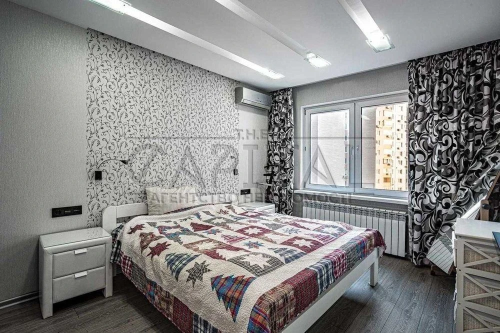 TOP PRICE! SALE OF A THREE-ROOM APARTMENT WITH A COZY REPAIR,