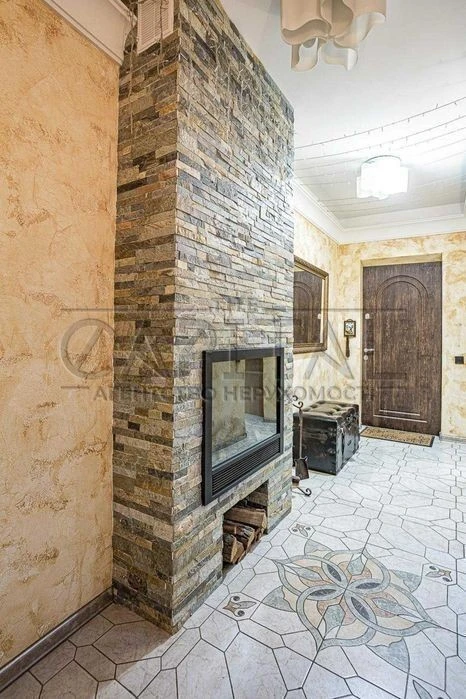 TOP PRICE! SALE OF A THREE-ROOM APARTMENT WITH A COZY REPAIR,