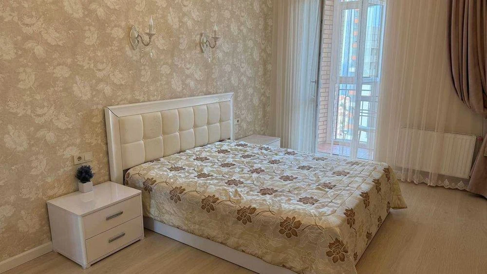 Продажа двухкомнатной квартиры с прямым видом моря.