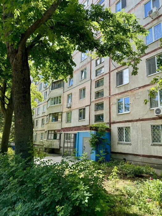 I will sell 3 to the apartment Alekseevka, Akhsarova 13