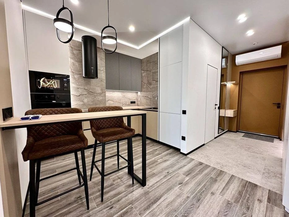 Premium 2-room apartment with designer renovation in the residential complex "Marshal" (